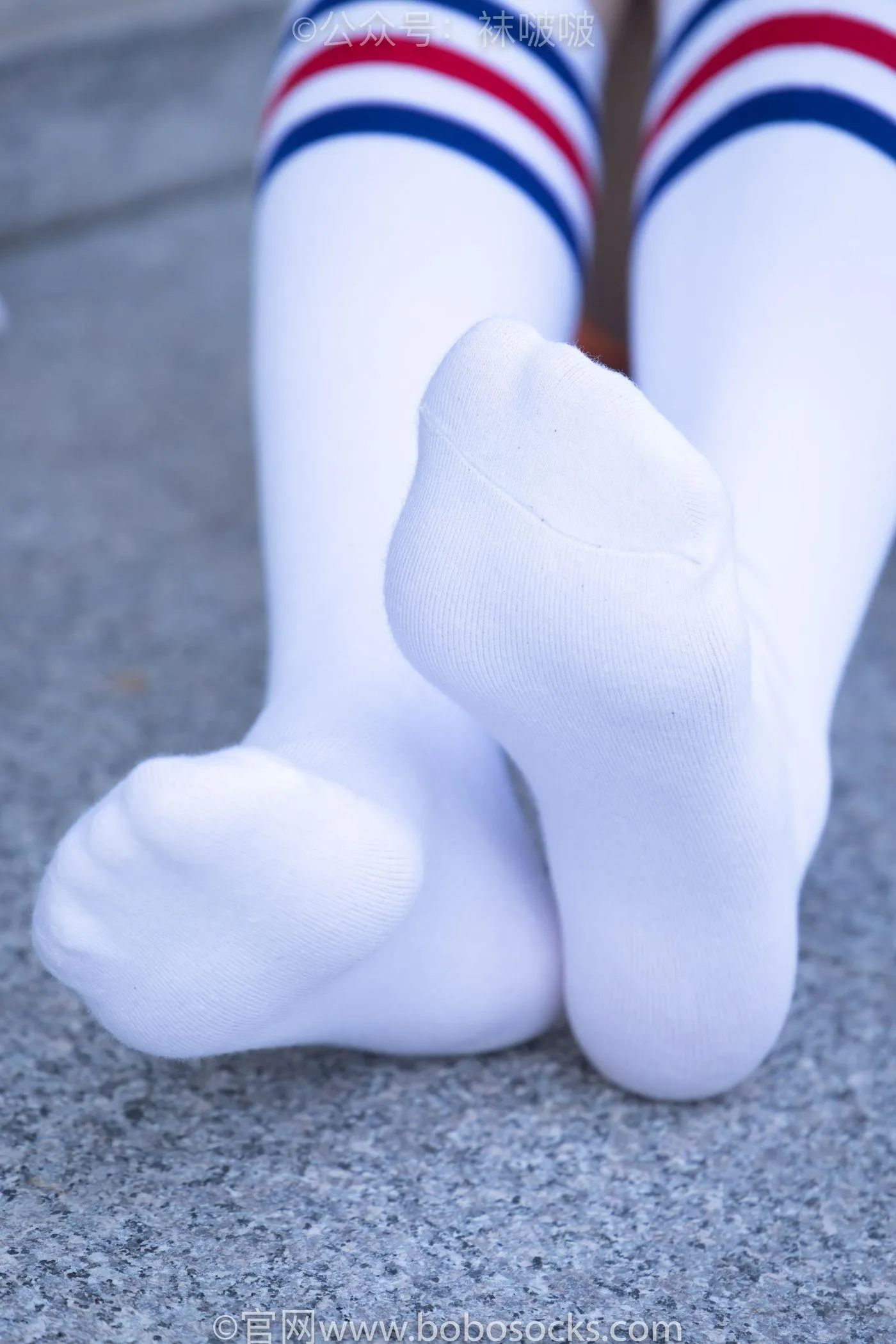[BoBoSocks袜啵啵]NO.006 小米-运动鞋、白色小腿袜、裸足 [130P]插图5
